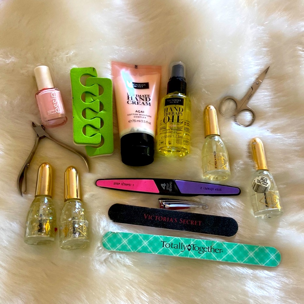 Gently used nail care bundle 14 pieces!